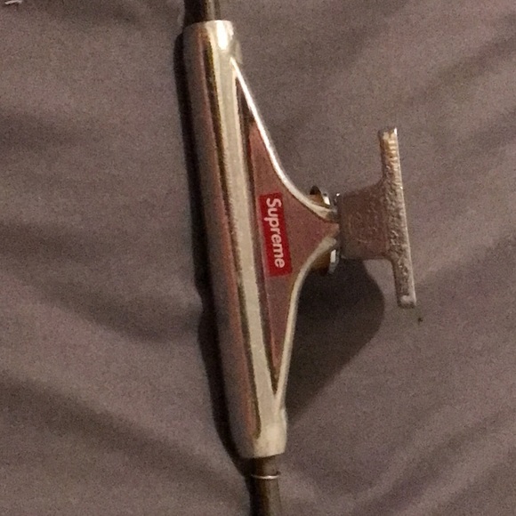 supreme x independent skateboard trucks - Picture 2 of 3